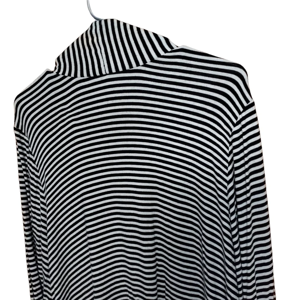 Torrid B&W rouched sleeve cardigan - Picture 9 of 14